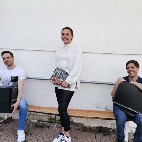 Verein Altes für Gutes: links Edmund Georg, Mitte Viktoria Halitsa und rechts Schrott