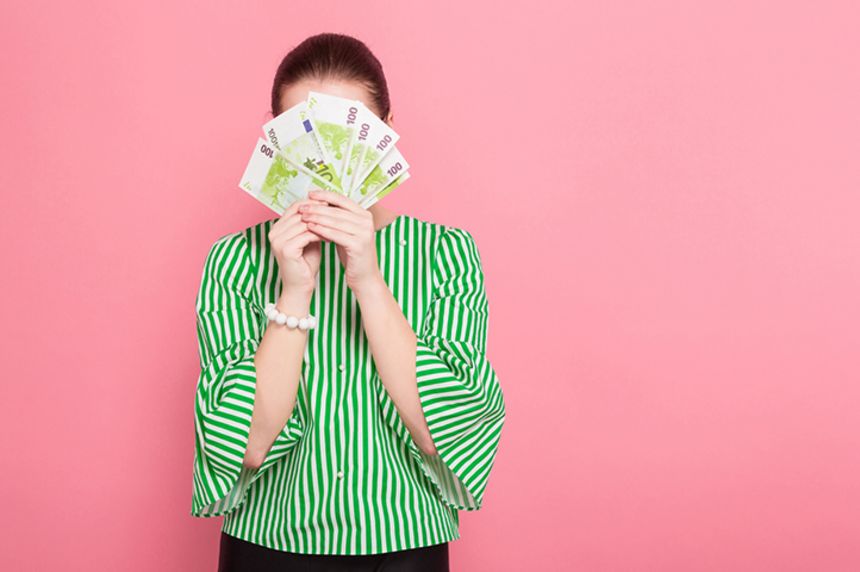 Gehaltsverhandlung Frau Tipps iStock Traimak Ivan