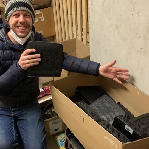 Daniel Schrott repariert Computer, um diese bedürftigen Menschen zu schenken