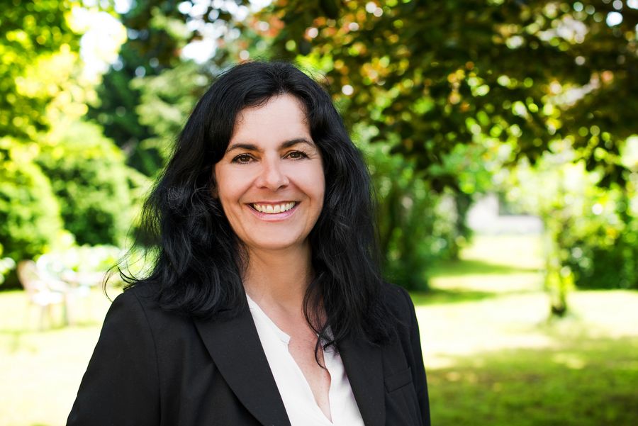 Porträt von Christine Bauer-Grechenig